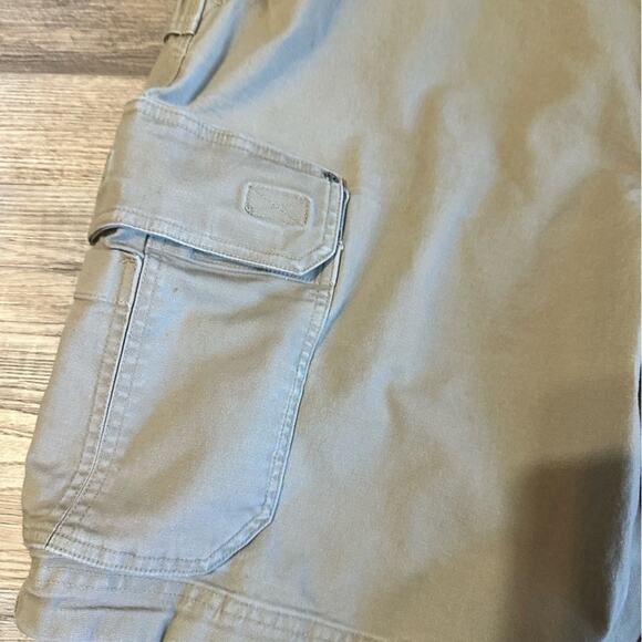 Duluth Trading Relaxed Fit Khaki Cargo Shorts – Size 44 - Picture 9 of 9